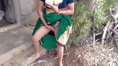 Desi Milf Outdoor Pissing Videos Compilation