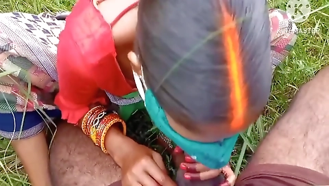 Gav Me Jakar Ladaki Ne Pon Se Jungal Me Apane Hi Yaar Ko Bulakar Chodayi Ke