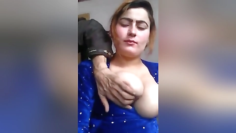 Today Exclusive- Paki Girl Shows Her Boobs And Boobs Sucking By Lover 1