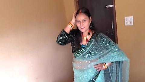 Ne Chod Diya Laddu Kha Ke Chhoti Stepsister Twenty Thousand Mein Chud Gayi