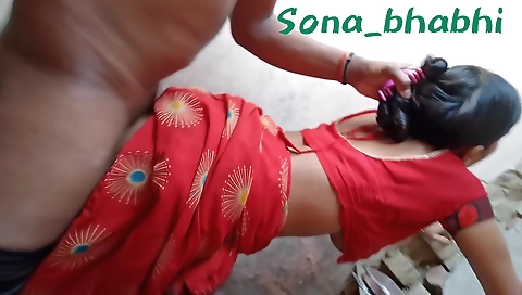 भभ न चदव चदव क Pनड क मटक बन रख ह Indian Bhabhi Sex In Hot Red Saree