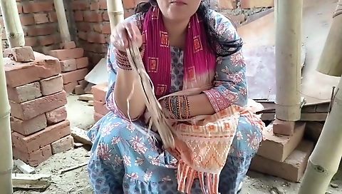 Women Labour Fuck With Labour Contractor For Earning Extra Money