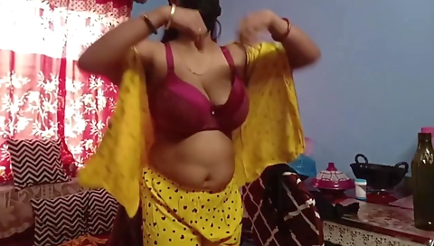 Hot Pussy - Indian Big Tits Aunty Changing Saree Slowly, Hairy Pussy Tease By Hot Desi Stepmom Homemade