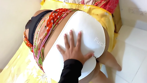 Tamil Sasu Maa Ko Gand Chod Dala Damad Ji Ne - When Desi Wear Saree & Panty Stepson-in-law Came & Gives Anal Fuck