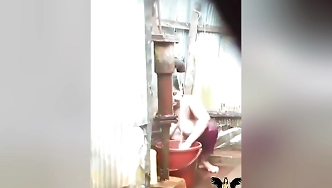 Desi Bhabhi Outdoor Bathing