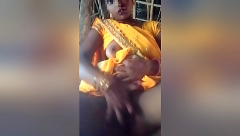 Desi Hot Bhabhi Saree Lifted And Fingered In Chut And Removed The Water Of Chut