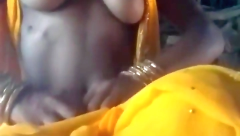 Desi Hot Bhabhi Saree Lifted And Fingered In Chut And Removed The Water Of Chut
