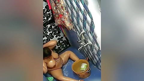 Today Exclusive- Desi Bbw Bhabhi Bathing Record In