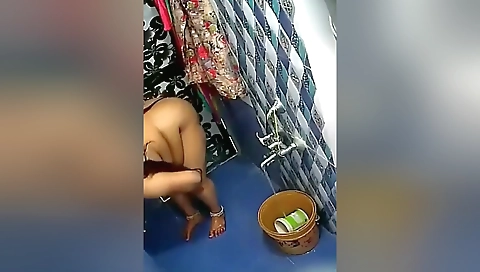 Today Exclusive- Desi Bbw Bhabhi Bathing Record In