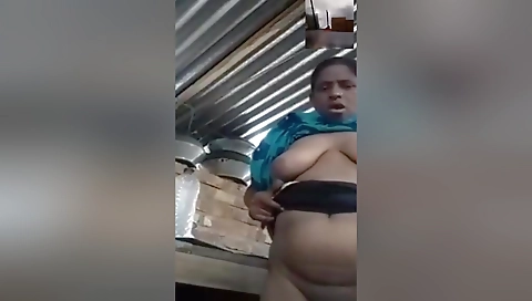 Today Exclusive-village Bhabhi Shows Her Boobs And Pussy