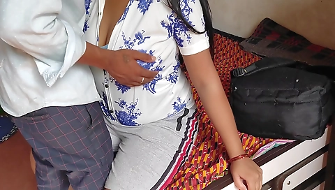 Hindi Sex In Delivery Boy Ghar Mein Aakar Bhabhi Ko Patakar Bhabhi Ko Hi Chod Diya