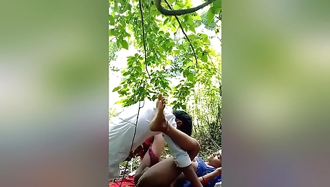 Today Exclusive- Desi Village Lover Sex In Jungle