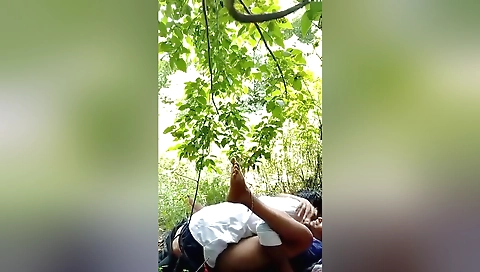 Today Exclusive- Desi Village Lover Sex In Jungle