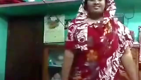 Big Ass Bangladeshi Wife Showing Pussy