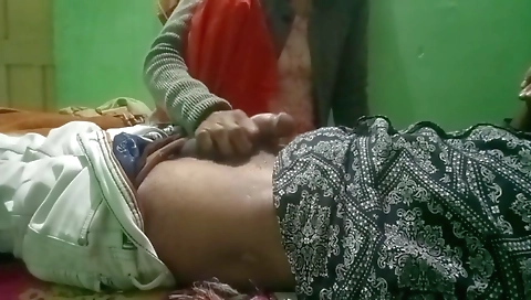 Devar Bhabhi In Masturbate Kar Ke Bhabhi Ne Devar Ka Pani Nikala