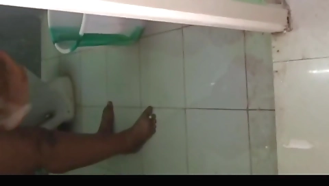 Tamil Cockold Couple Bathing