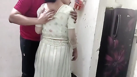 Desi Aunty Ko Nanga Kar Ke Ghar Pe Hi Pel Diya