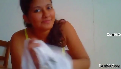 Today Exclusive-sexy Tamil Girl Showing Her Boobs