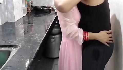 Malik Ne Muze Paise Dekar Jabar Dasti Doodh Daba Daba Kar Pela