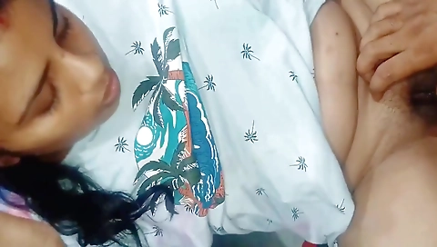 Desi Bhabhi Ki Chut Me Finger Kar Pani Nikala, Pani Nikala 3 Times In A Row