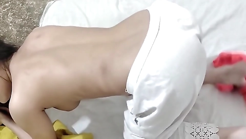 Naukrani Ko Paise Dekar Malik Ne Chod Diya