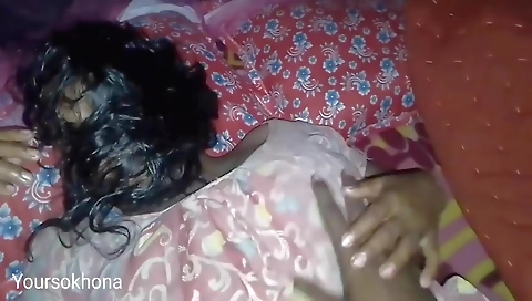 Chhoti Maa Ko Raat Mein Chudai Ki Fir Apne Room Mein Jakar So Gaya