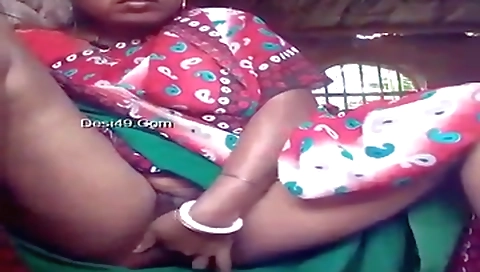 Kaise Bardash Bardash Kari Hai Chut Me Garmi