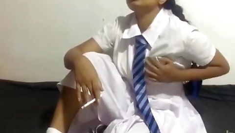ඉස්කෝලේ ඇරිලා ඇවිල්ලා ගන්න සැප සිගරට් බිබී ඇගිල්ල ගහගන්නවා Srilankan Smoking