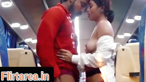 Pat A In Bus Me Ladki Ke Machai Chudai