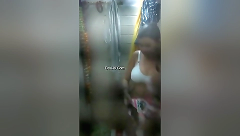 Sexy Desi Bhabhi Bathing