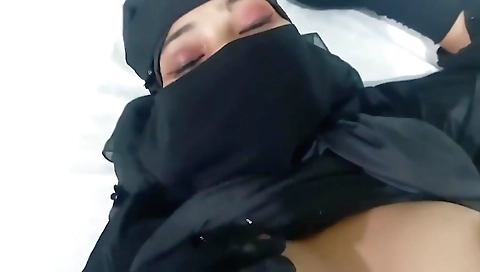 Perfect Footjob By Gorgeously Muslim Girl