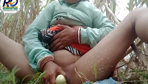 Makki Ke Khet Me Prosi Bhabhi Ki Chudai Doggy Style Me Mokka Pakar