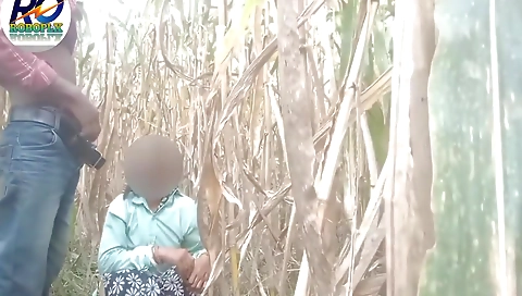 Makki Ke Khet Me Prosi Bhabhi Ki Chudai Doggy Style Me Mokka Pakar