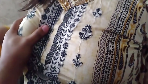 Devar Bhabhi In Desi Bhabhi Khana Bana Rahi The Tabhi Devar Piche Se Aya Aur Uski Chudai Kar De - Bhabhi Fucked In Kitchen While Cooking