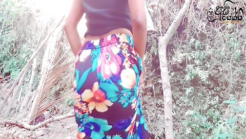 Girl Outdoor Pissingනදීකා අක්කා කුනුහරැප කියලා චූ දානවා With Sri Lankan