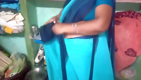 Indian Aunty Saree Changing Porn Video