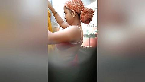 Desi Bhabhi Bathing Capture In 2