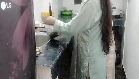 Cute Ko Paise Dekar Hotel Me Le Jakar Jabar Doodh Daba Kar Pela