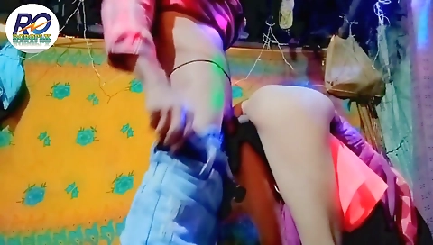 Prosi Bhabhi Ki Chupke Se Ghar Me Saree Uthake Chudai Ghore Stalege Me Hindi Clear Voice