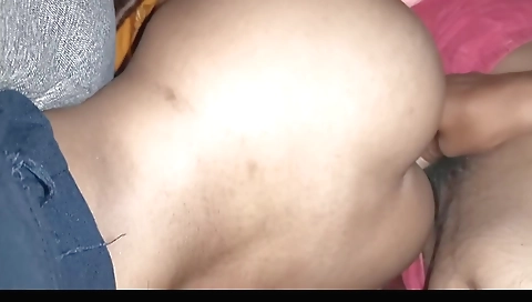 Ghar Malik Ke Ladki Ko Adhi Raat Me Room Bulakar Jamkar Chidai Ki