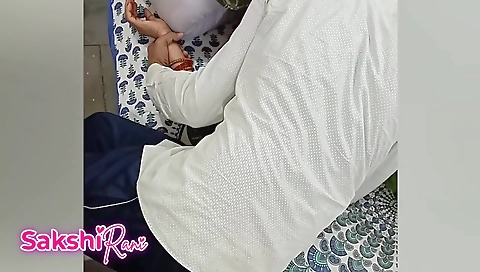 Malkin Ko Nude Live Show Karte Hai, Ghar Ke Servant Ne Dekh Liya Raat Me Choda