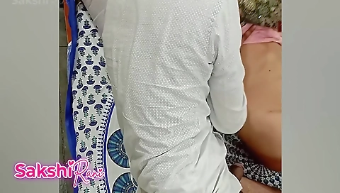 Malkin Ko Nude Live Show Karte Hai, Ghar Ke Servant Ne Dekh Liya Raat Me Choda