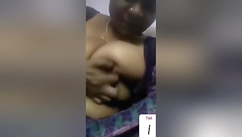 Today Exclusive -desi Aunty Shows Her Boobs To Lover On Video Call 1