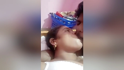 Today Exclusive- Desi Cpl Romance And Boobs Sucking 2