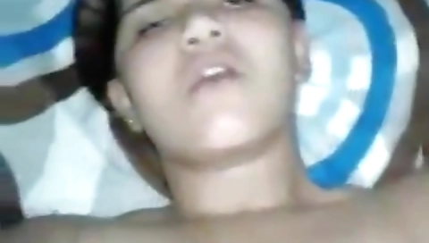 Horny Paki Bhabhi Masturbating Pussy With A Powder Bottle