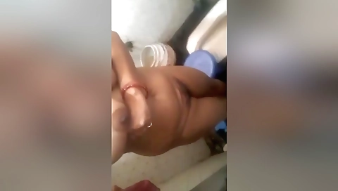 Today Exclusive-sexy Look Desi Bhabhi Record Her Nude Selfie Video For Lover