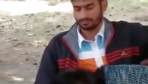 Exclusive- Hot Look Desi Girl Blowjob In Park