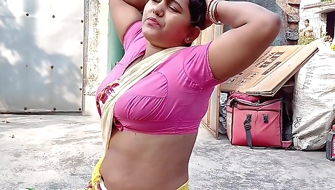 Jija Ne Apni Sali Ko Jangal Me Le Jaa Kar Choda