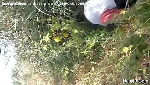 Today Exclusive- Desi Randi Bhabhi Out Door Sex With Customer