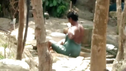 Is Showing Her Boobes While Taking Bath With Indian Aunty